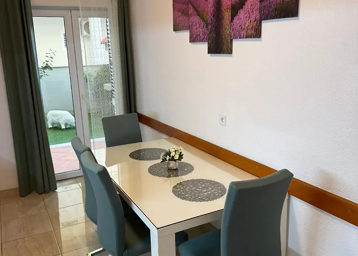 Lägenhet Sea Life With Terrace And Barbecue